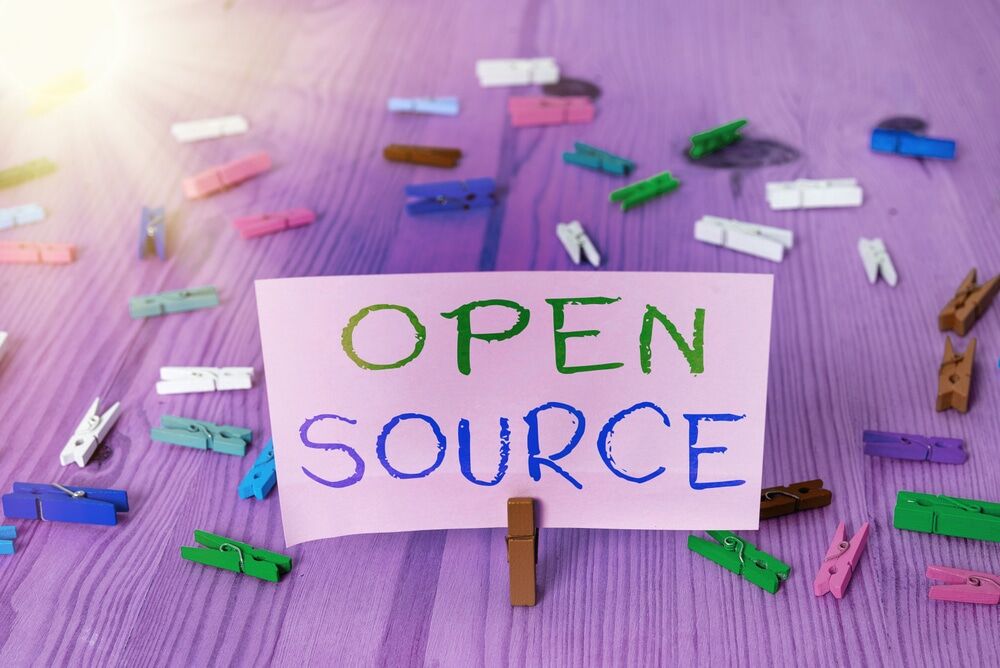 Featured image for “Sicherheitslücken bei viralem KI-Assistenten: MoltBot speichert Zugangsdaten ungeschützt”